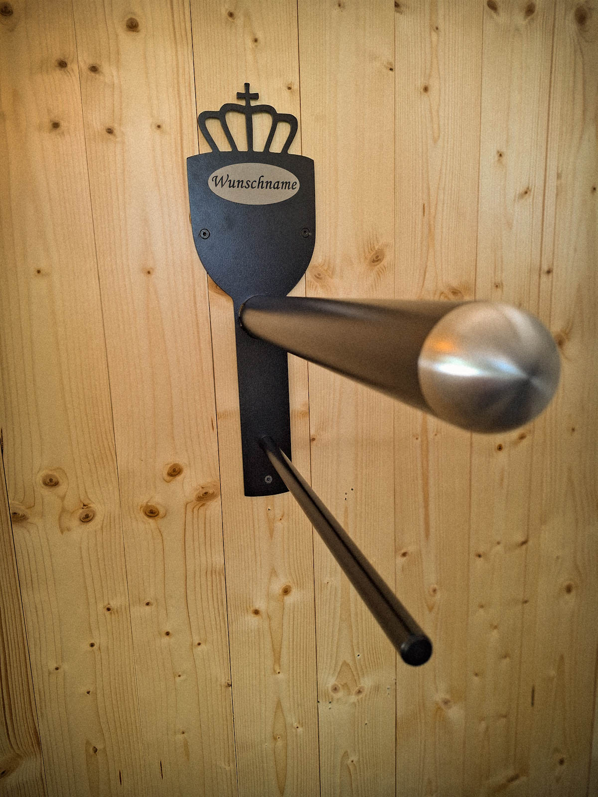 Sattelhalter „Royal“ aus Metall mit Edelstahlplakette – Bild 2