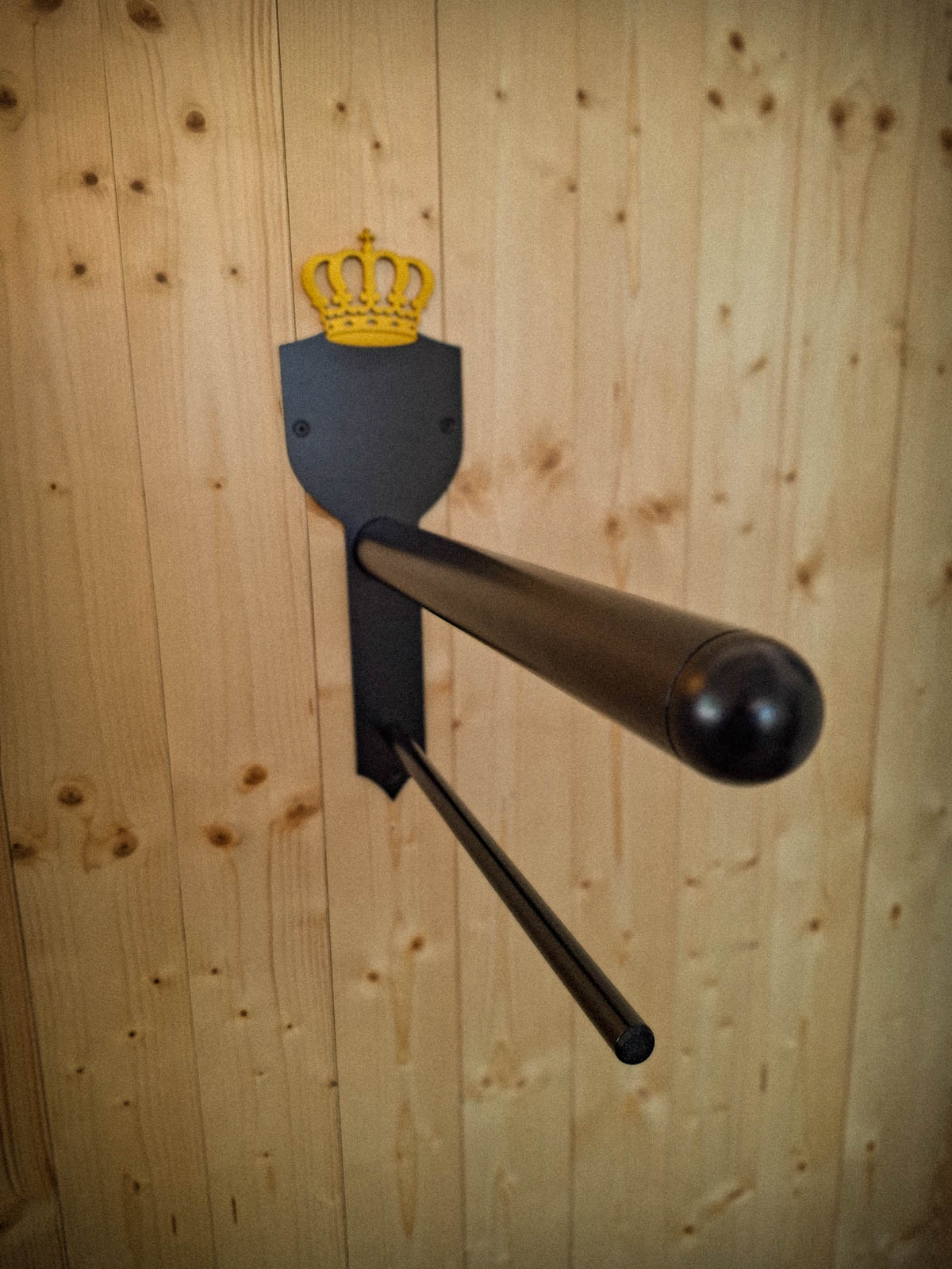 Sattelhalter „Krone“ aus Metall – Bild 3