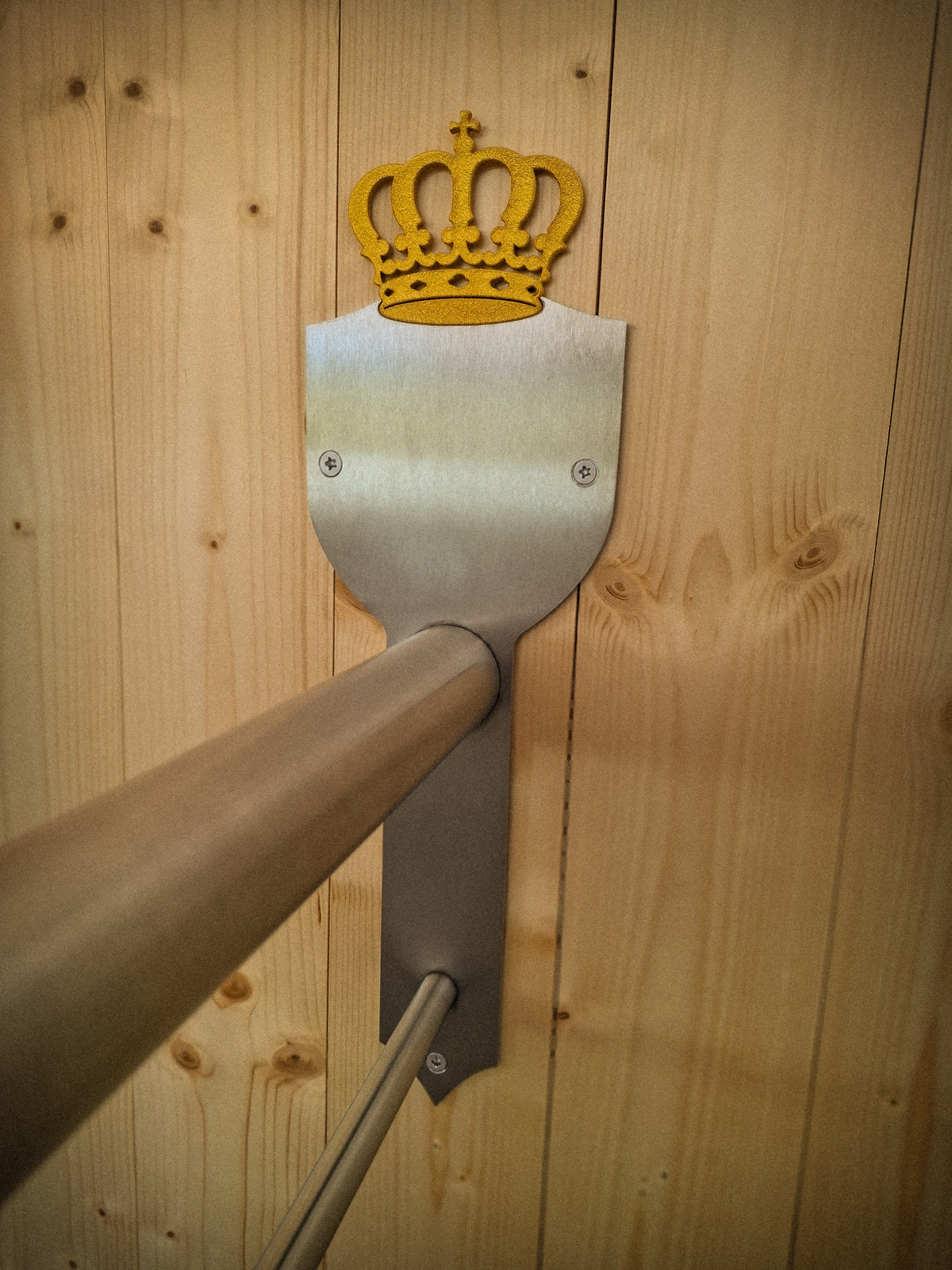 Sattelhalter „Krone“ aus Edelstahl – Bild 3